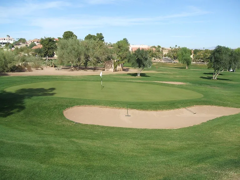 5 Golf Courses nearby