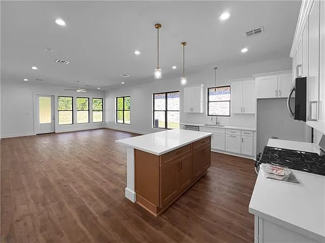 285 Lourdes Ln — Photo 5