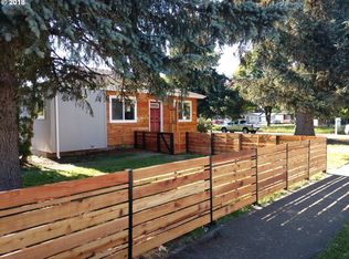 842 18th St, Springfield, OR 97477