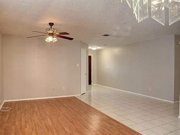 3rd image of 8716 Stonebriar Ln