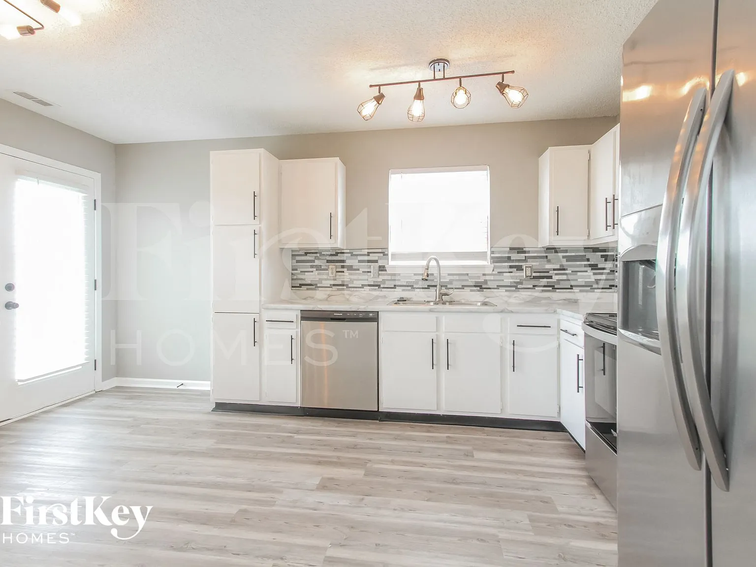 3 bed, 2.0 bath, 1204 sqft, $1,960 — Photo 4