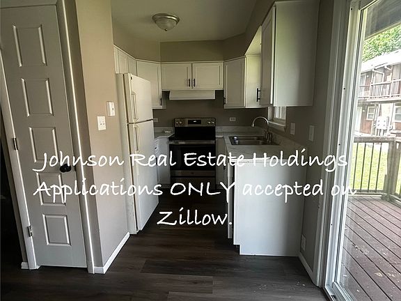 3rd image of 4715 SE Adams Blvd APT 909D