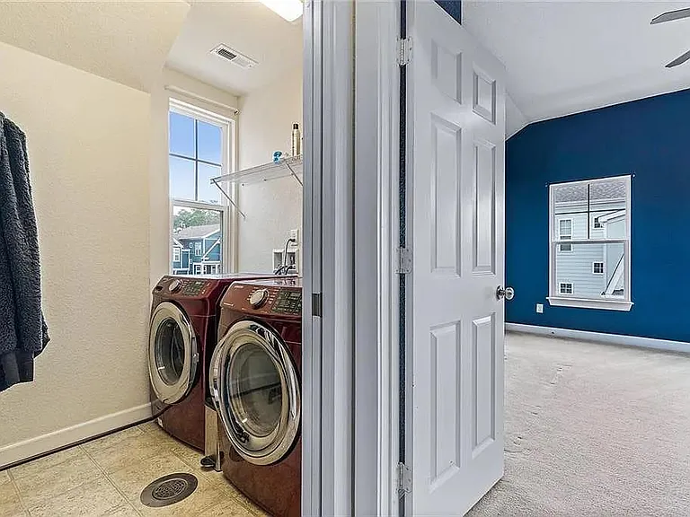 1702 Garwood Ln — Photo 22