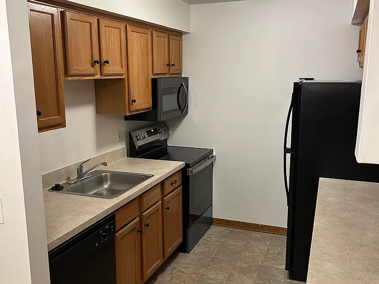 2504 Eagles Cir #4 — Photo 8