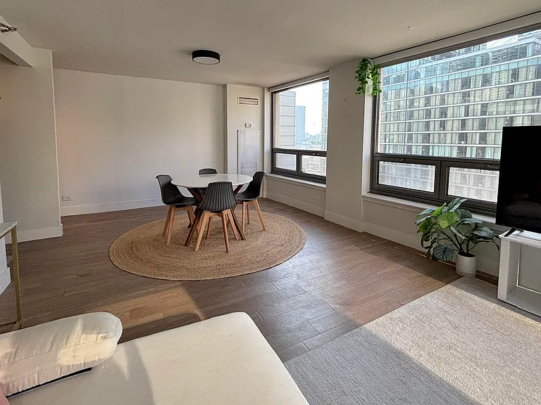 440 N Wabash Ave #1208 — Photo 4