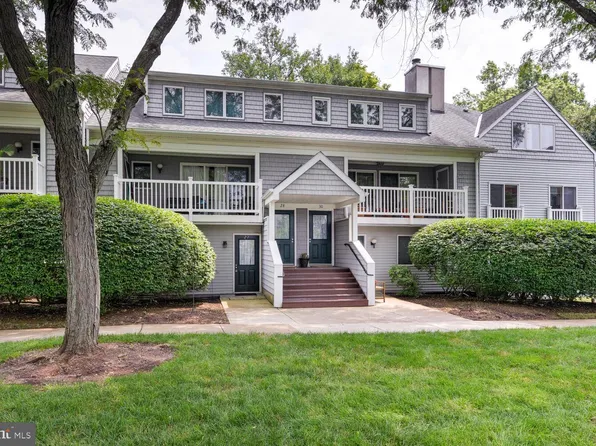 27 Academy Ct, Pennington, NJ 08534