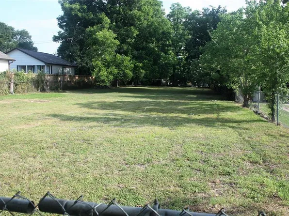 743 Apache St, Houston, TX 77022