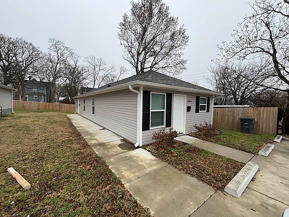 3rd image of 2019 Wright Ave Unit B