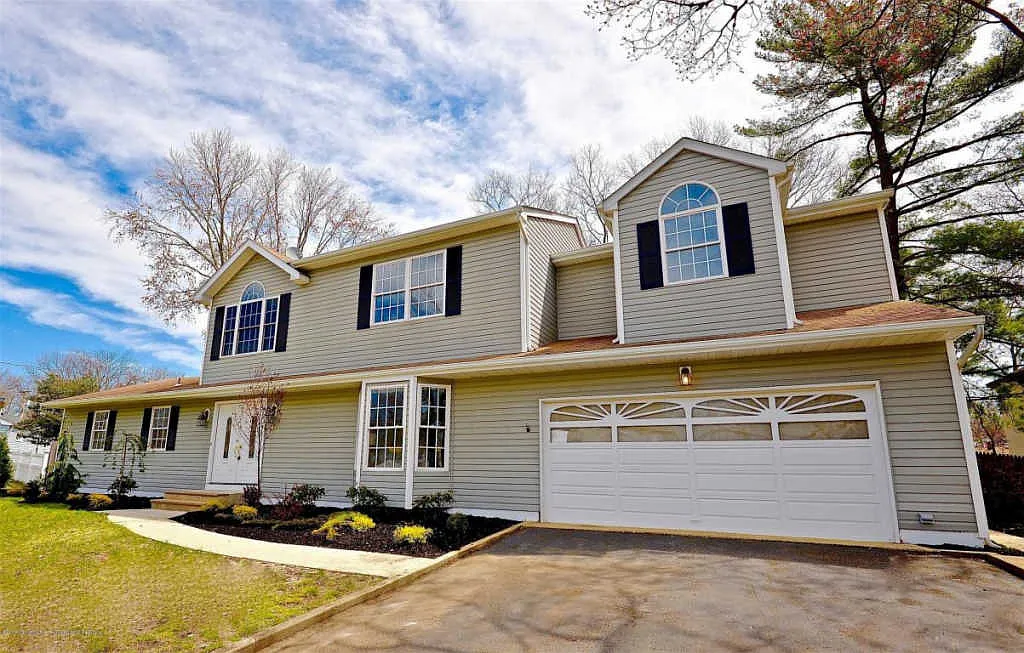 14 Wilson Dr photo 1