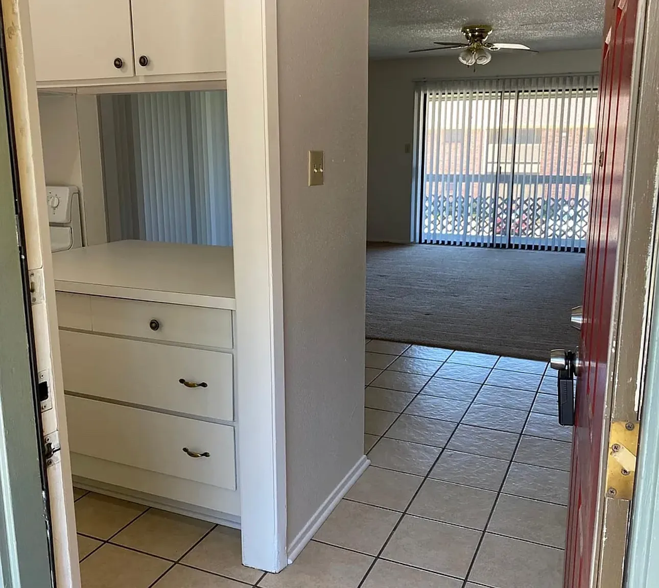 2 bed, $995 — Photo 1