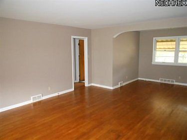 4th image of 1461 Woodbine Ave