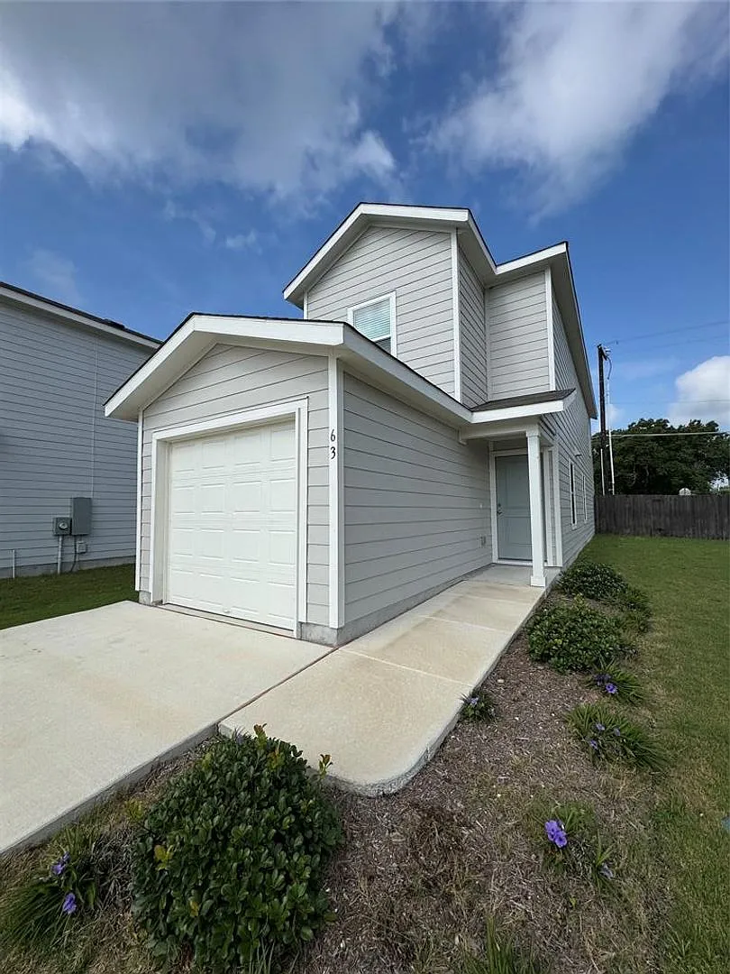 Almost New Home for Lease in Lockhart! Ready for Move in! — Photo 1
