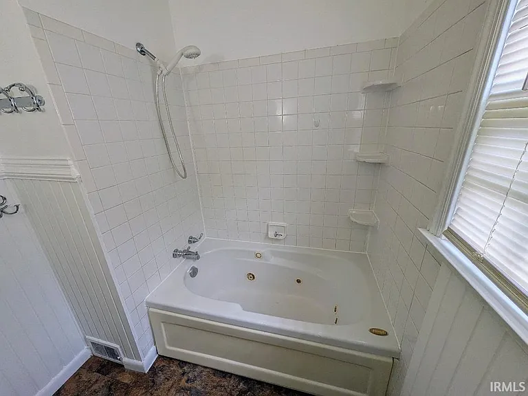 636 W University Ave — Photo 15