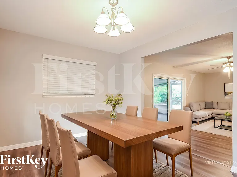 504 Saint Dunstan Way — Photo 6
