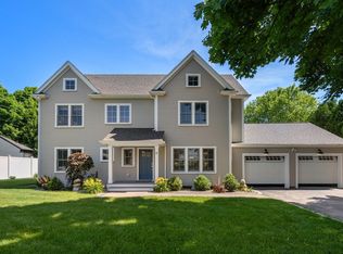 27 Pleasant St, Wayland, MA 01778