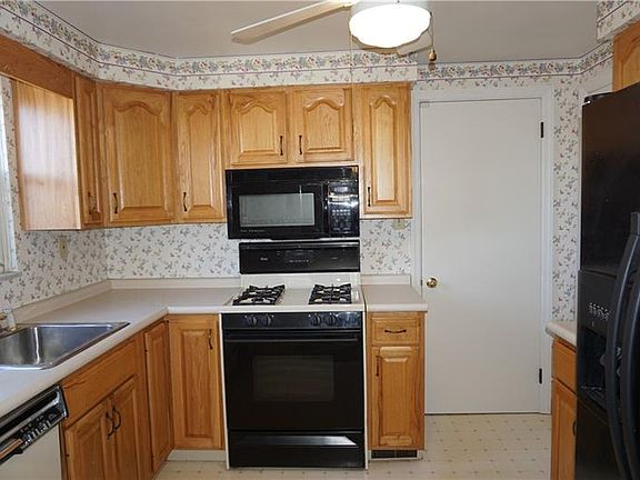 4th image of 3521 Forest Ave