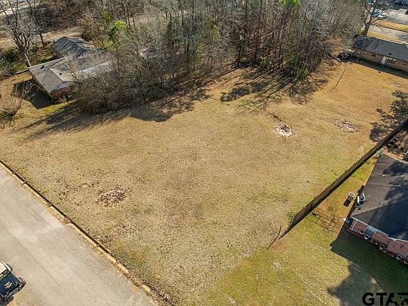2nd image of 227 Trailhollow Ln
