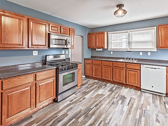 2nd image of 237 Ridge Rd