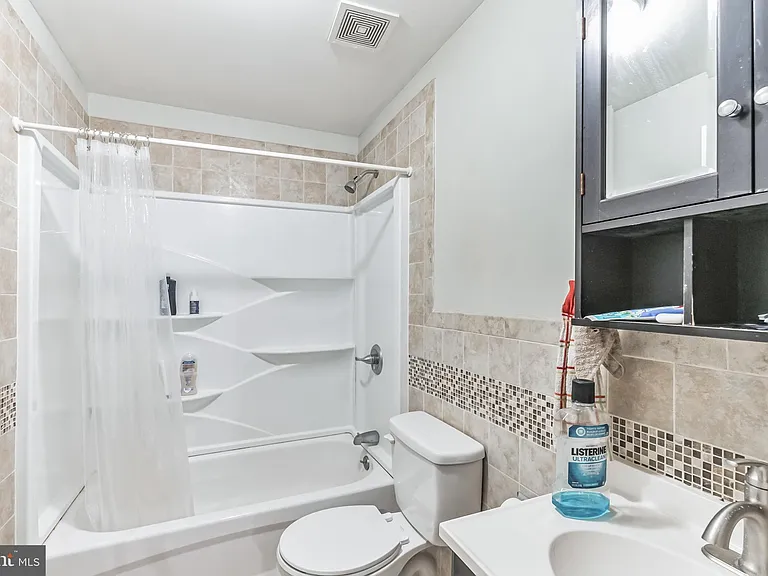 331 N 40th St #1B — Photo 6