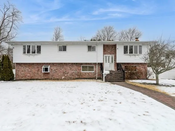 303 Alfred Street, Babylon, NY 11703