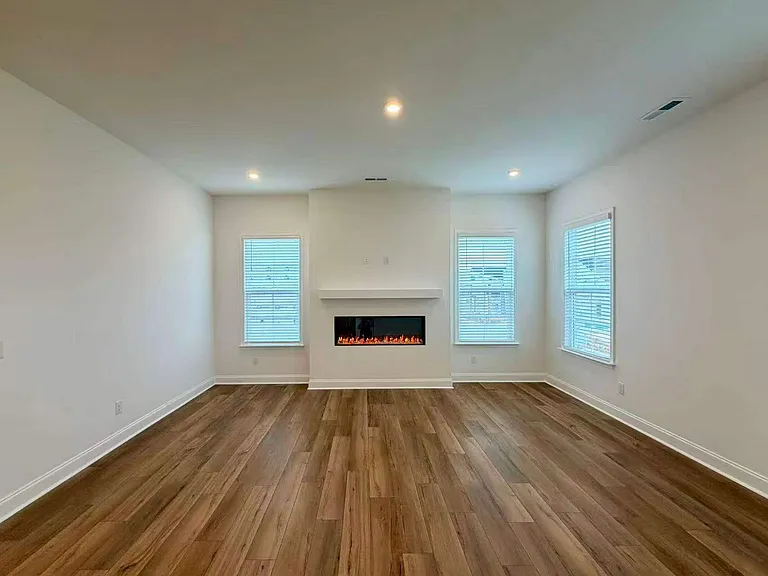 6117 Daisy Dale Dr — Photo 7