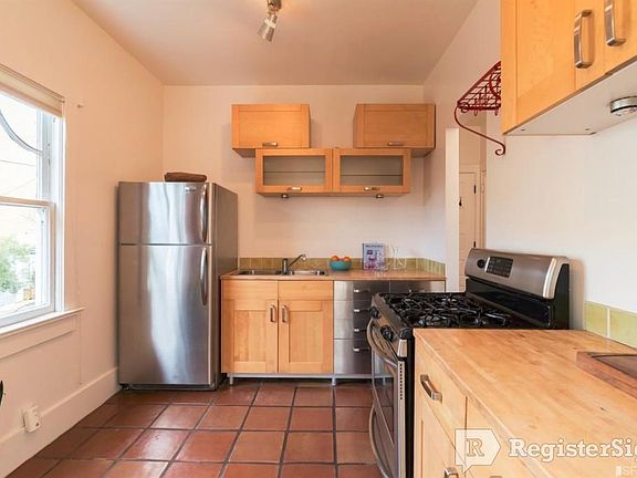 2nd image of 77 Grattan St