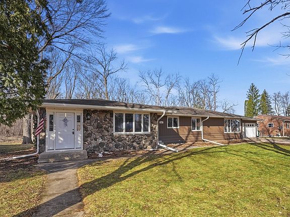 2nd image of 521 Maple St