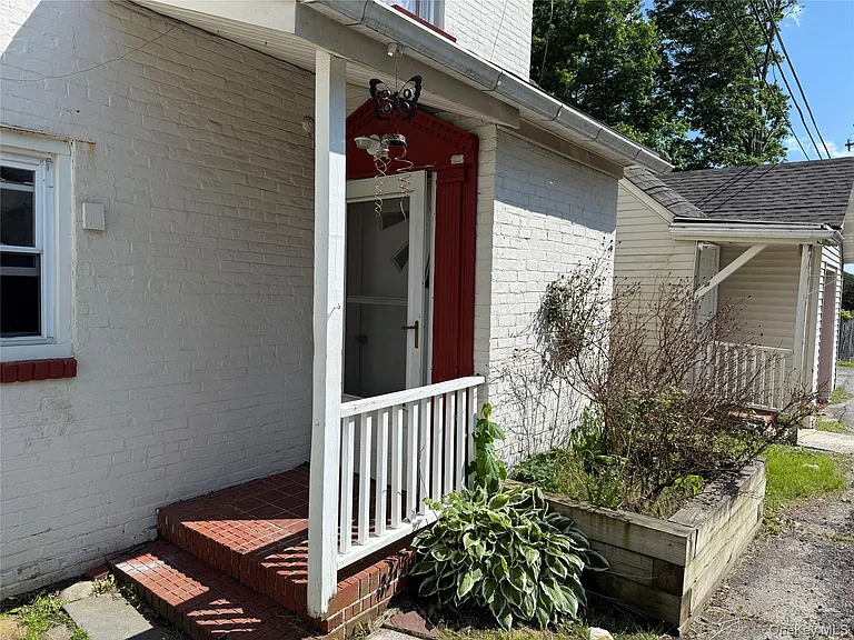 135 Sullivan St #DOWNSTAIRS — Photo 2