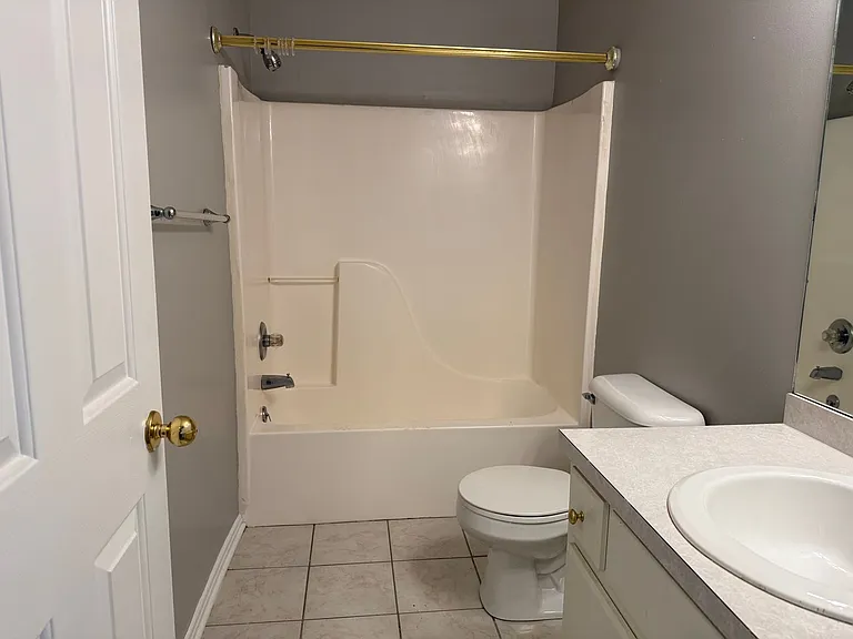 247 E Green St #B — Photo 11