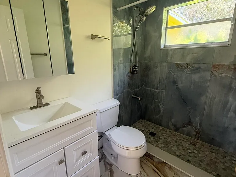 2122 NE 1st Ct — Photo 7