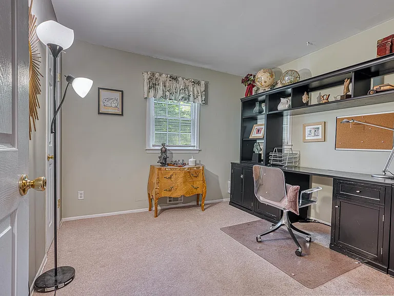 31 Shepard Way — Photo 17