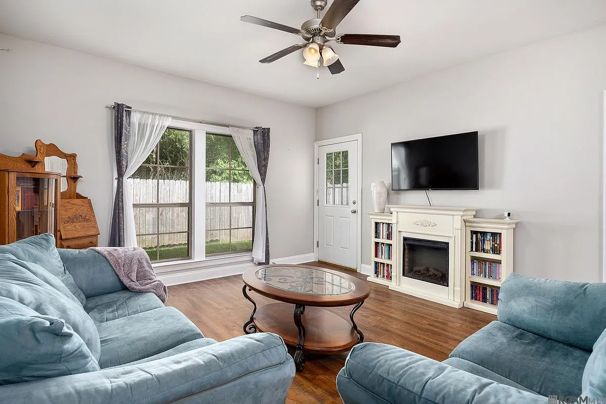 Building Photo - 10664 Florida Blvd #9C