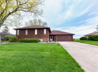 410 W Belaire Ct, Goodfield, IL 61742