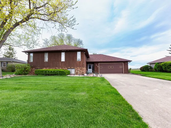 410 W Belaire Ct, Goodfield, IL 61742