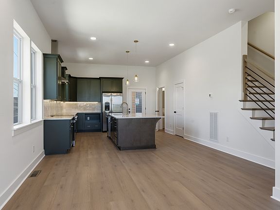 4th image of 628 40th Ave N