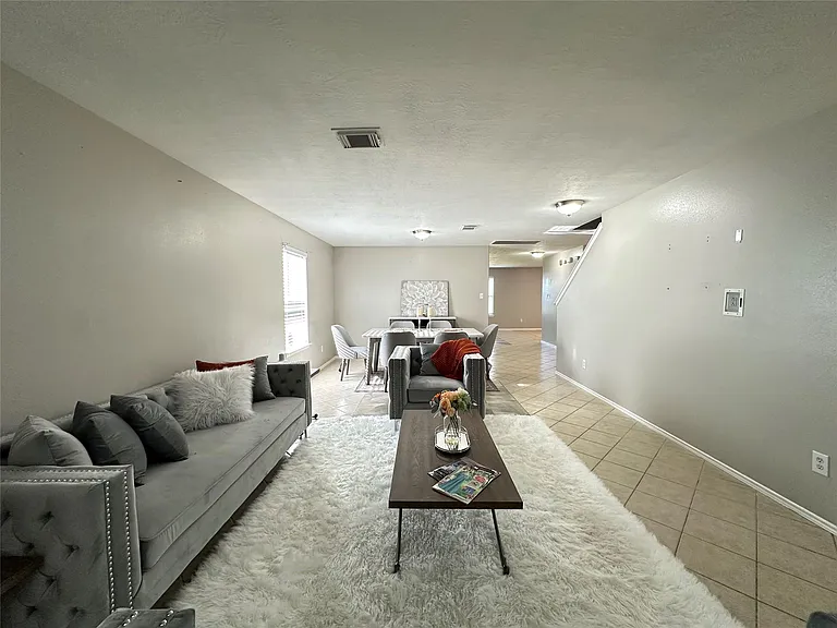 1126 Desert Willow Ln — Photo 4