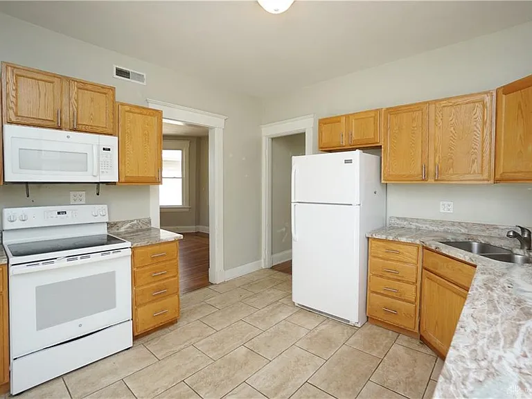 2434 Kenilworth Ave #2 — Photo 10