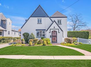 6 Howland Rd, East Rockaway, NY 11518