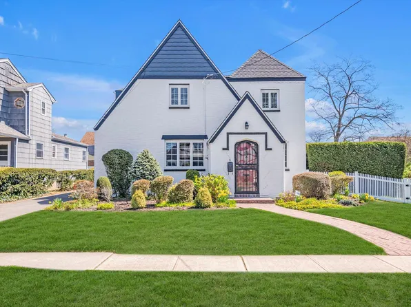 6 Howland Road, East Rockaway, NY 11518