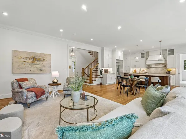 7926 Bolling Dr, Alexandria, VA 22308