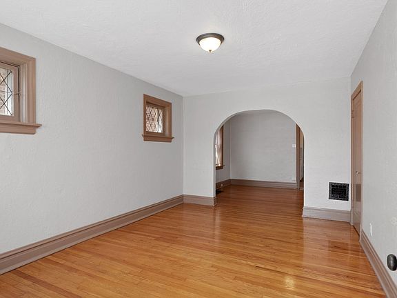 4th image of 3535 Lawn Ave #1F