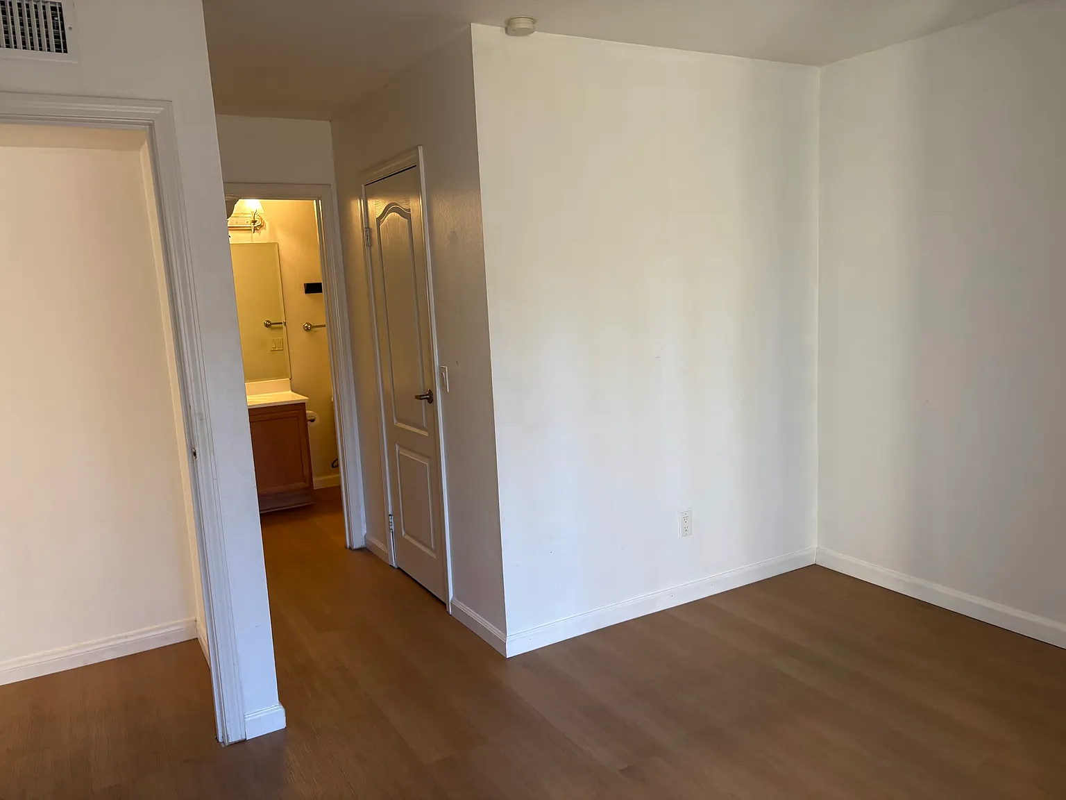 2 bed, 1036 sqft, $2,950 — Photo 4