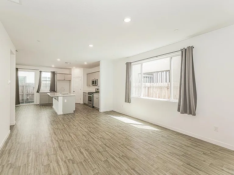 2844 N Vahe — Photo 12