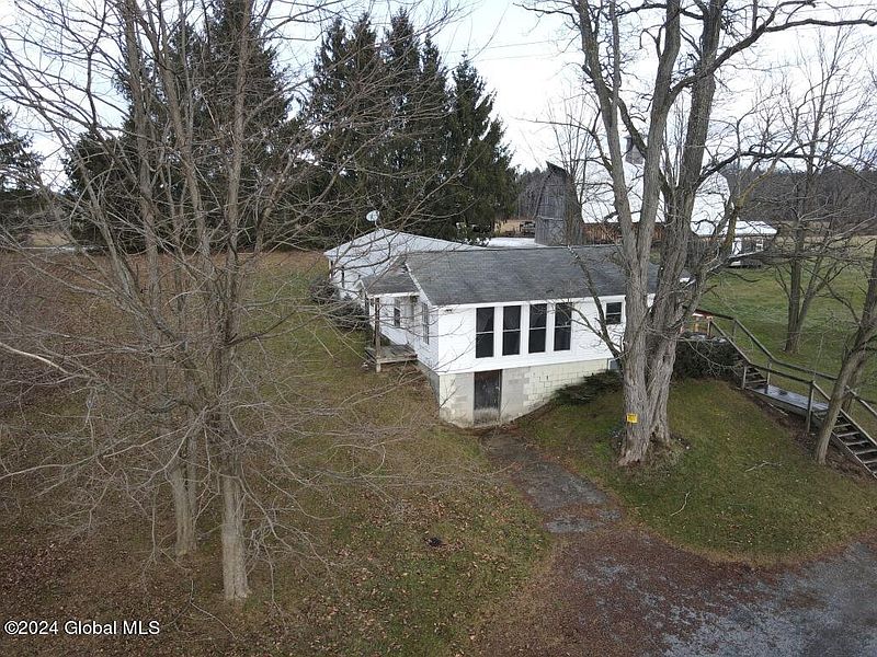 3rd image of 1871 Carlisle Road