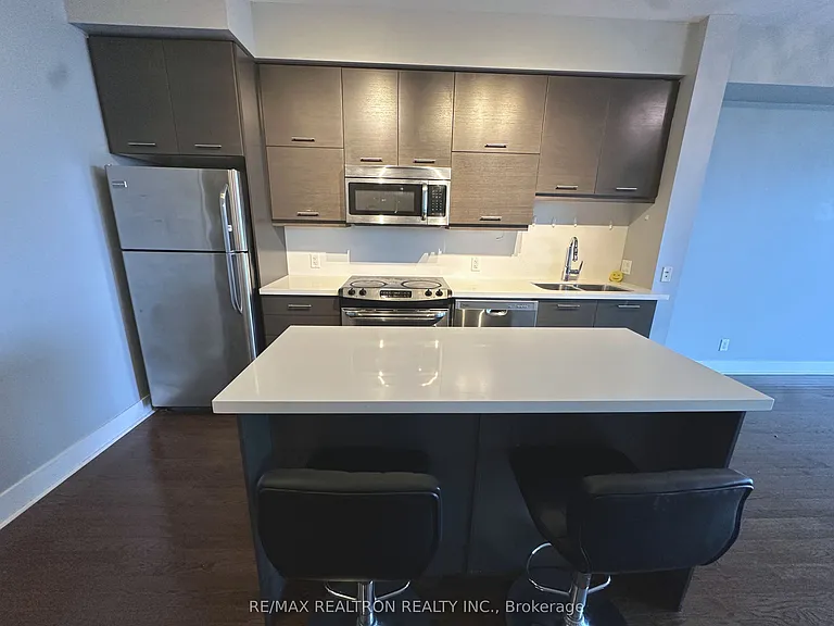 26 Norton Ave #1405 — Photo 2
