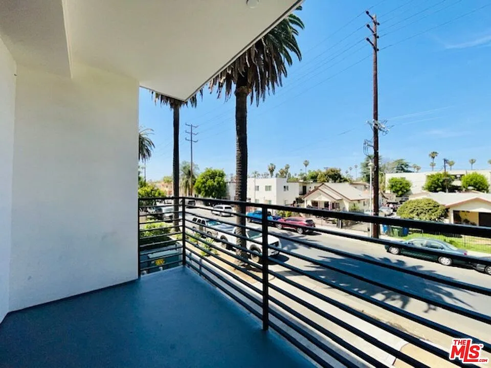 2 bed, 2.0 bath, 1076 sqft, $2,600 — Photo 4