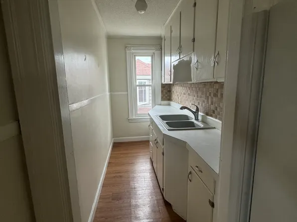 238 Conant St APT 3, Manchester, NH 03102
