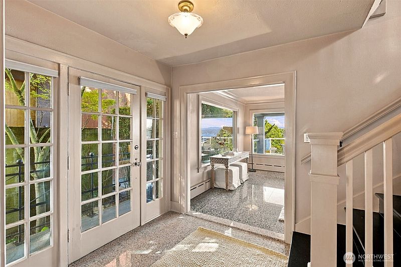 5th image of 2039 34th Avenue S