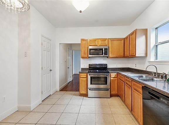 4th image of 533 S Murat St
