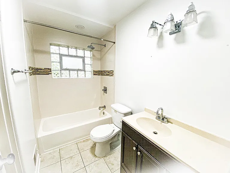 927 Grey Ave — Photo 10